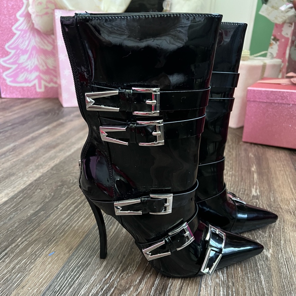 Akira Black Boots